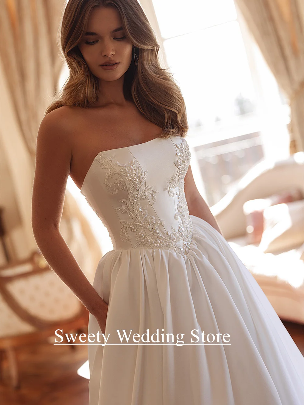 فستان زفاف ساحر فستان زفاف مخصص بدون حمالات بدون أكمام مزين بالخرز على شكل حرف A ذيل شابيل فساتين العروس الساتان