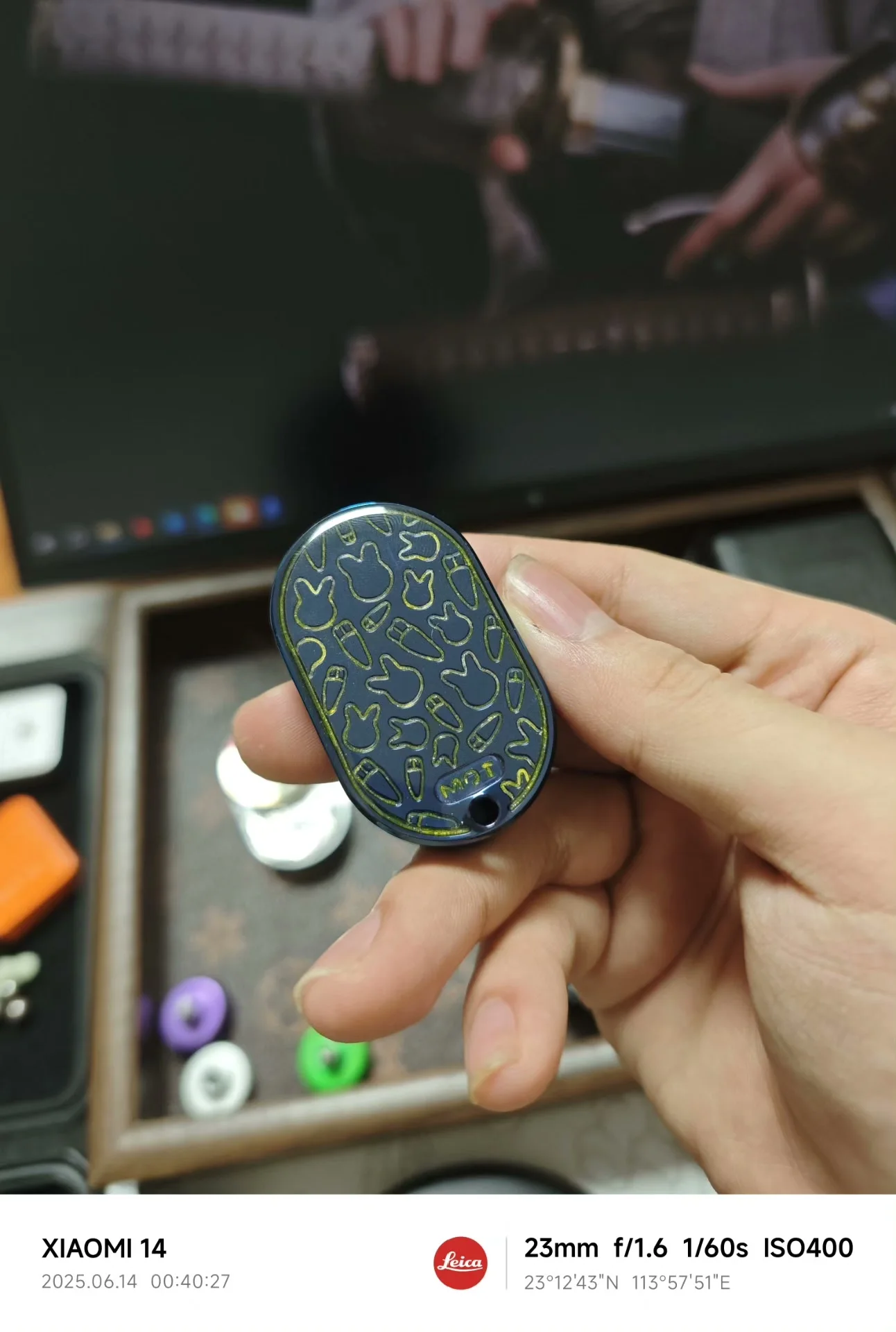Used sealing crystal blue rabbit mix ding ding rhythm mechanical push card edc toy fingertip gyro