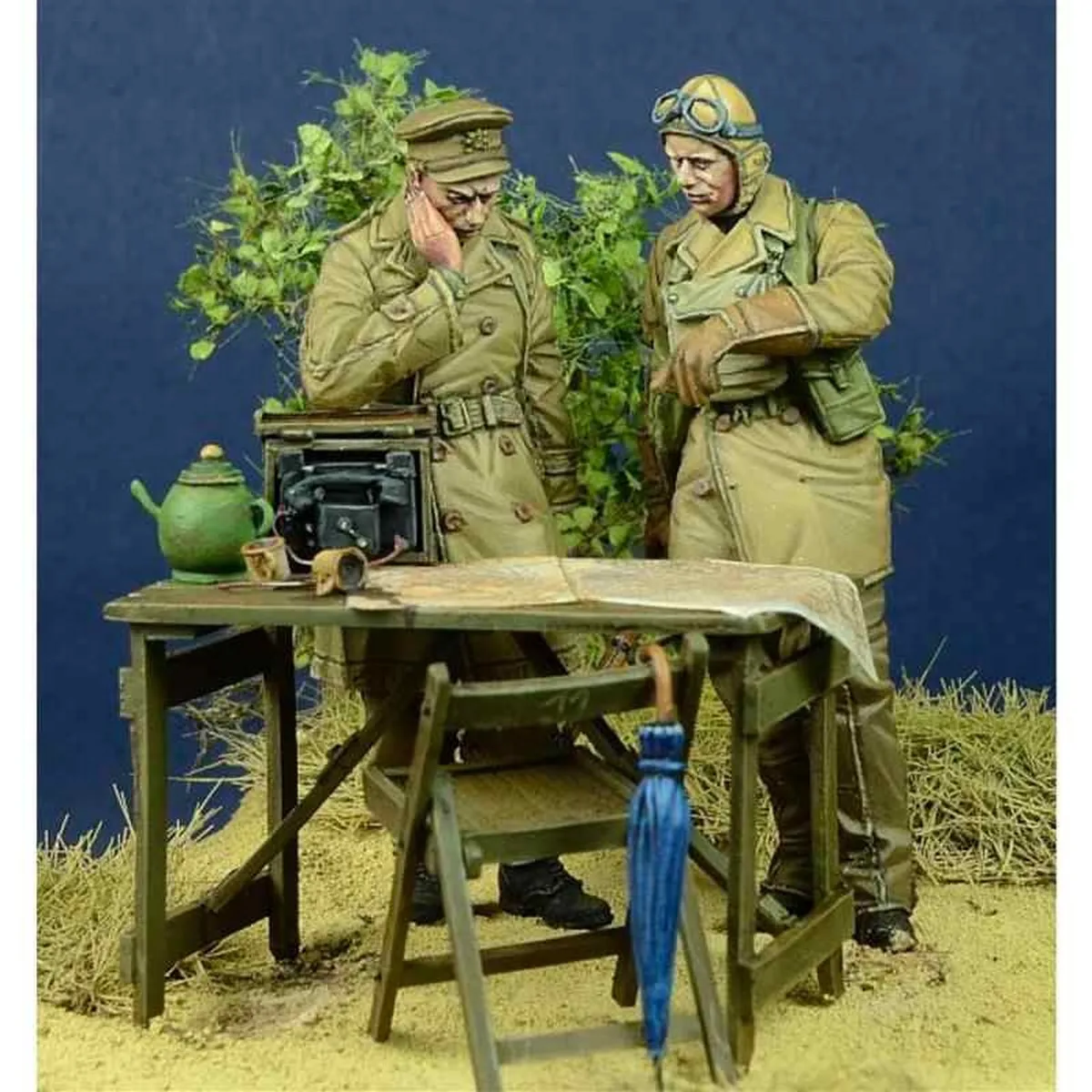 

Комплект неокрашенной модели из смолы 1/35, британские офицеры и диспетские рыцари (с столом), разобранный и неокрашенный GK