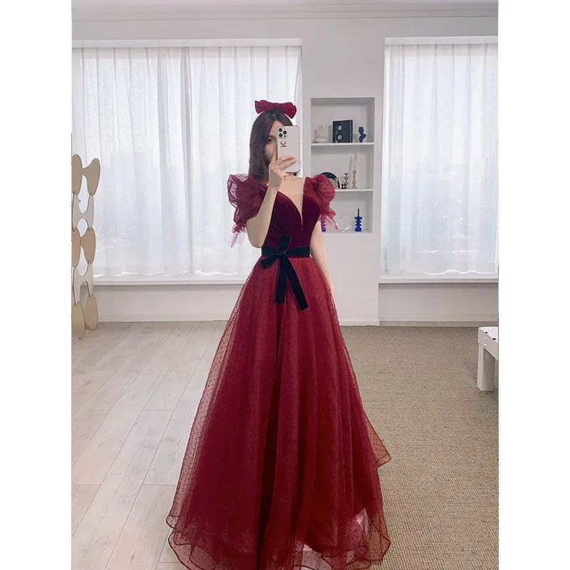 

Deep-necked wine red velvet toasting banquet performance dress