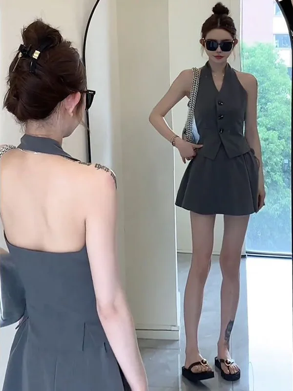 

Женский летний комплект из двух предметов: топ-жилет с высокой талией и без рукавов, а также юбка в корейском стиле.