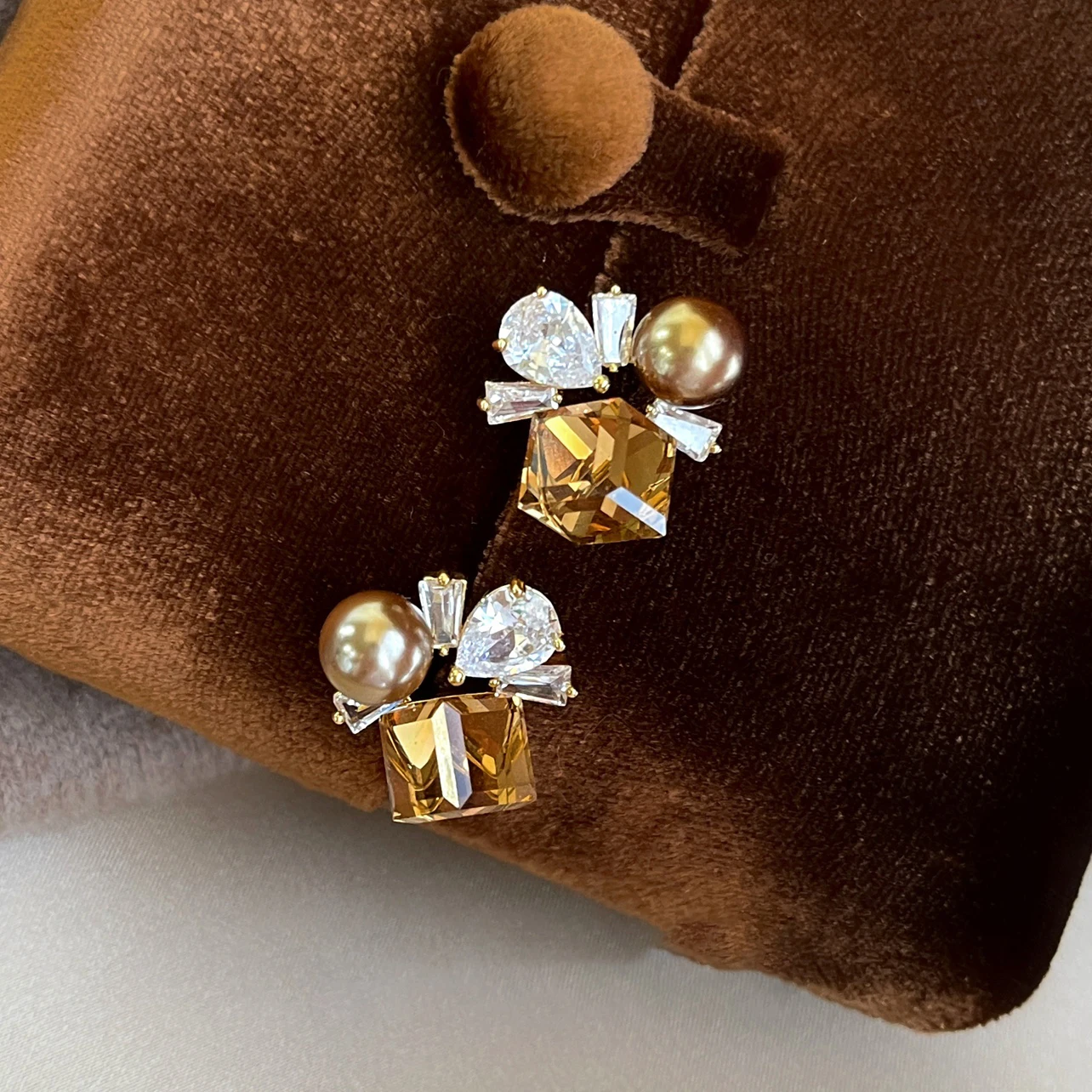 2025 Neue Champagnerfarbene Block-Imitation Kristall-Strass-Ohrringe für Damen, Trendiger Schmuck, Luxuriöse Accessoires – Detail 11