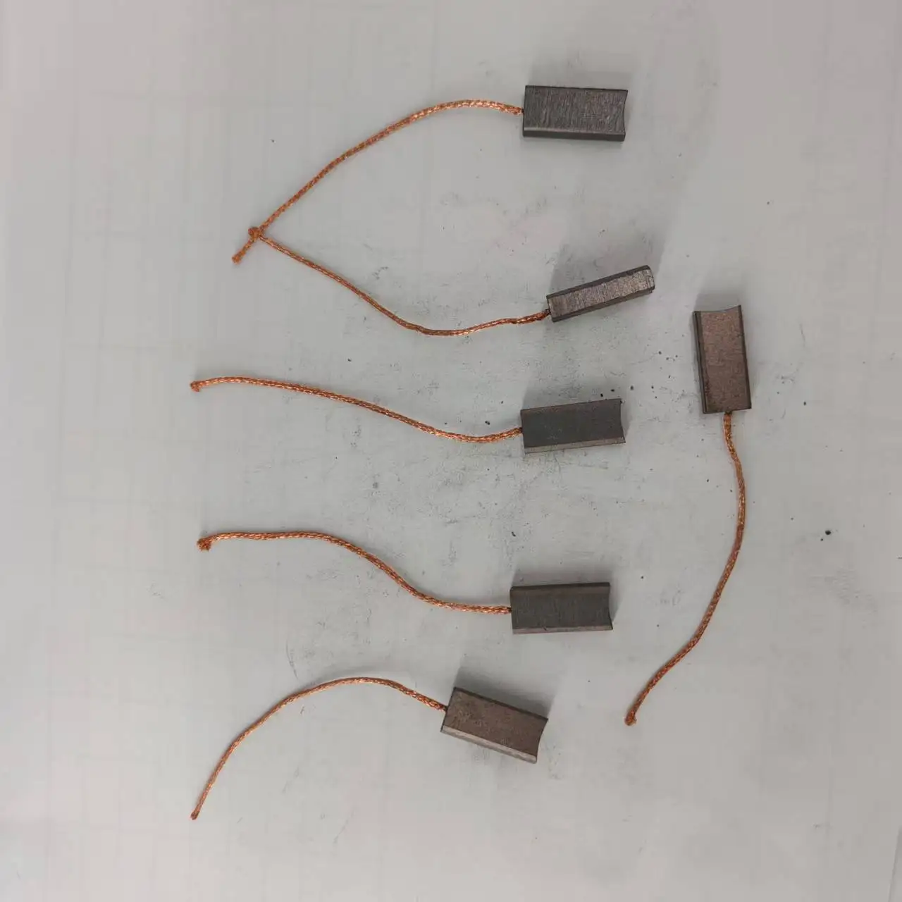 20 Pieces of 5.5*9.7*22 Ts-0075 Carbon Brushes Suitable for Caterpillar Excavator Generators, All the Same Size and Universally Compatible