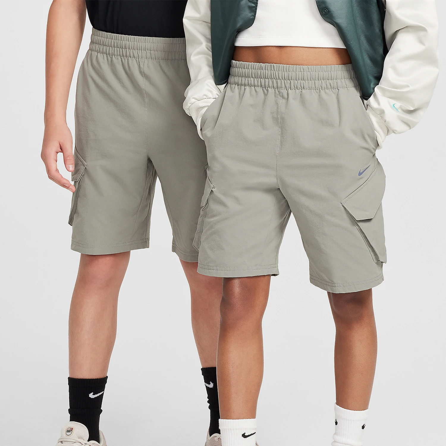 

Официальные оригинальные свободные шорты Nike 2024, новое издание для больших детей, уличные свободные шорты в стиле ретро FZ4903-053