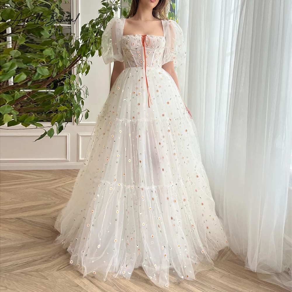 

Arietta Floral Daisy Tulle A-Line Wedding Dresses Strapless Short Puff Sleeves Long Bride Dresses Tiered Beach Wedding Gowns