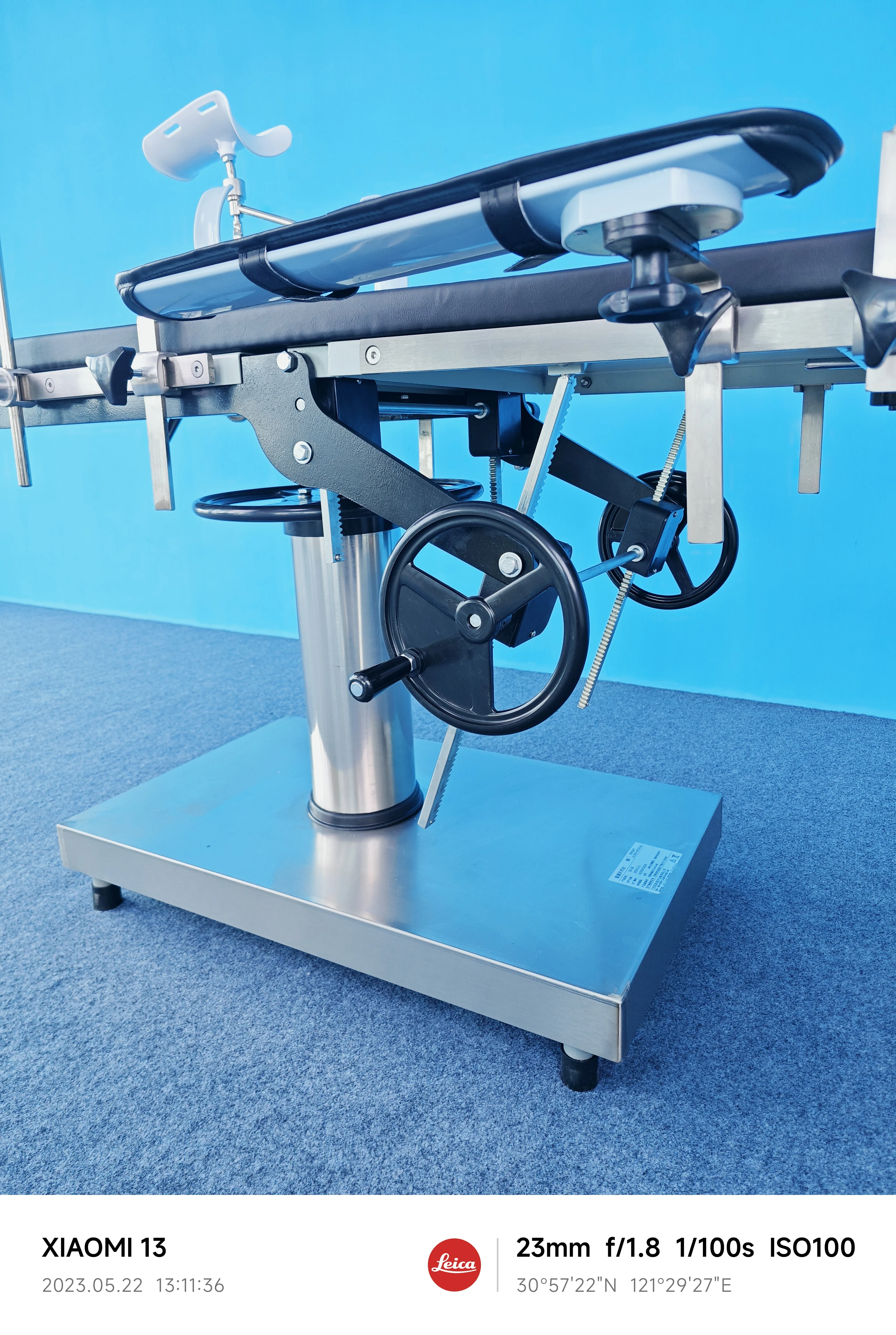 Multi-functional Surgical Operating Table with Precision Positioning and Adjustable Height