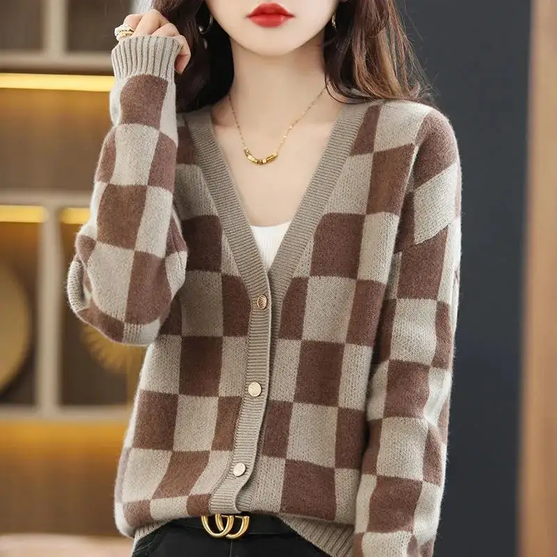 Fashion V-neck Plaid Knitting Cardigan Coat Women Autumn Simplicity Casual Long Sleeve Sweater Elegant All-match Knitwear Tops