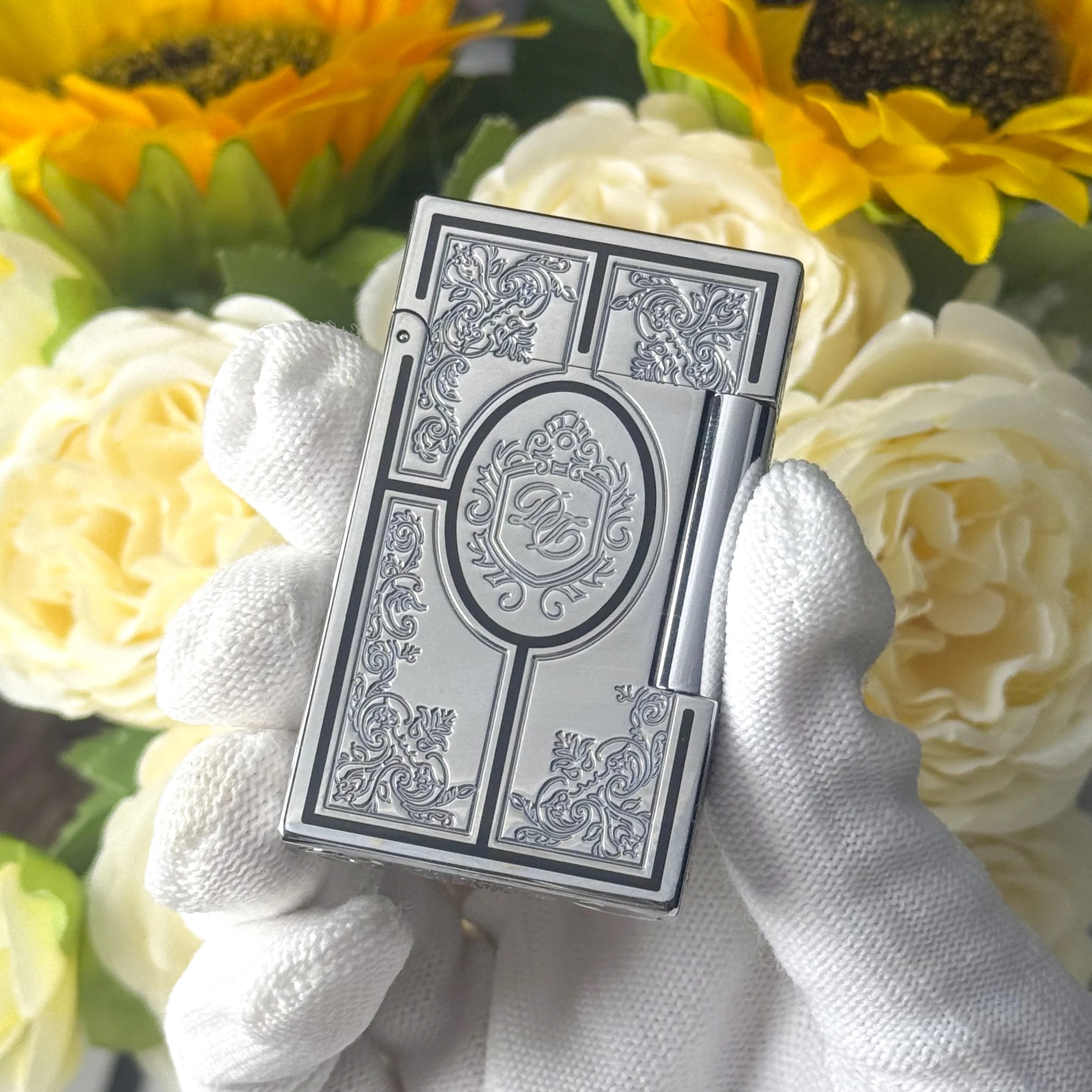 1. Luxury Gold Carved Gas Lighter Second Empire Ornate Relief Pattern Double Flame Cigarette Lighter Men Collection Gift