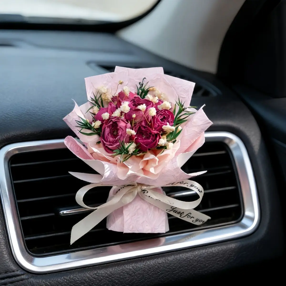 

Car Air Freshener Flower Decor Mini Creative Bouquet Car Vent Clip Aromatherapy Ornament for Women