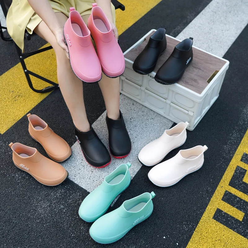 

Fashionable Women's Slip-On Rain Boots Short Tube Work Shoes Anti-Slip Waterproof Wear-Resistant Soft Bottom Kitchen Work Rub...
