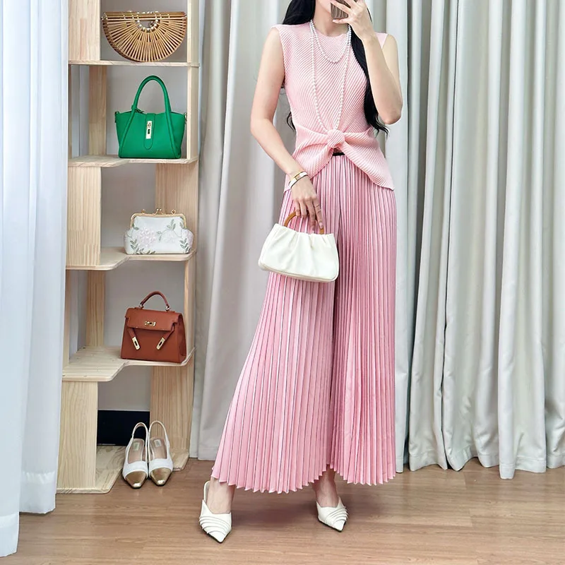 Rosa e sottile Indossa un set completo di Miyake Summer Pullover senza maniche Top Pantaloni larghi a gamba larga Set pieghettato 2025 Nuovo