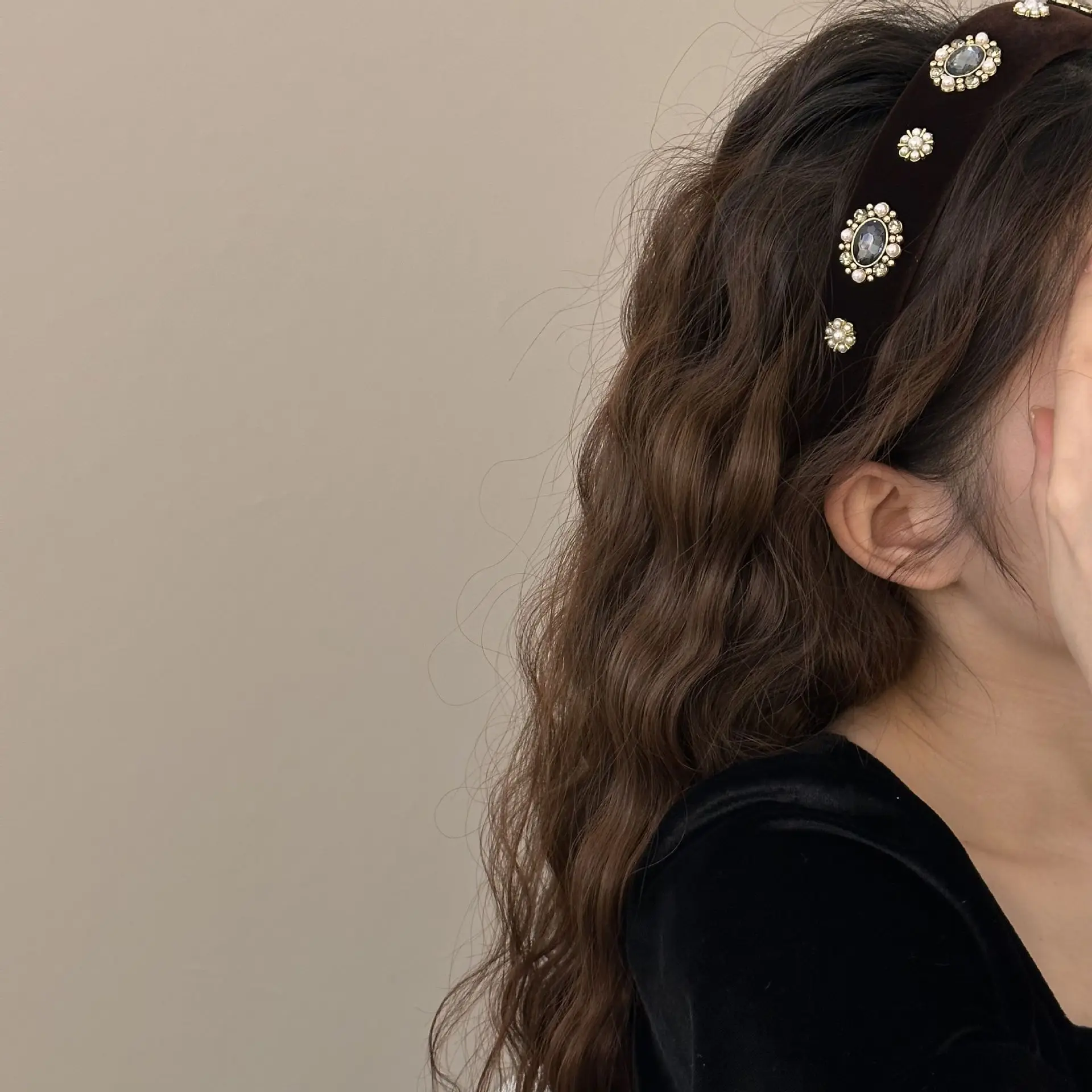 Diadema con diamantes de imitación, 1 unidad, banda para el cabello de terciopelo negro, comodidad antideslizante para mujer, novedad de invierno