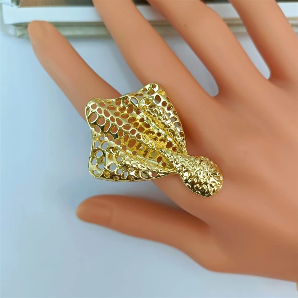 أطقم مجوهرات نسائية عصرية من EMMA أقراط كبيرة مطلية بالذهب في دبي مجوهرات رومانسية للحفلات