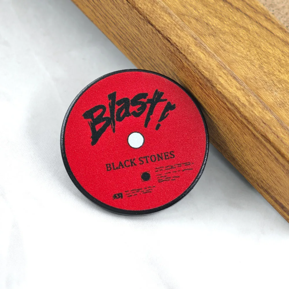 Anime NANA Brosche Black Stones BLAST Logo Metall-Abzeichen Rote Vinyl-Schallplatte Emaille-Pin Punk-Fan-Geschenk – Detail 7