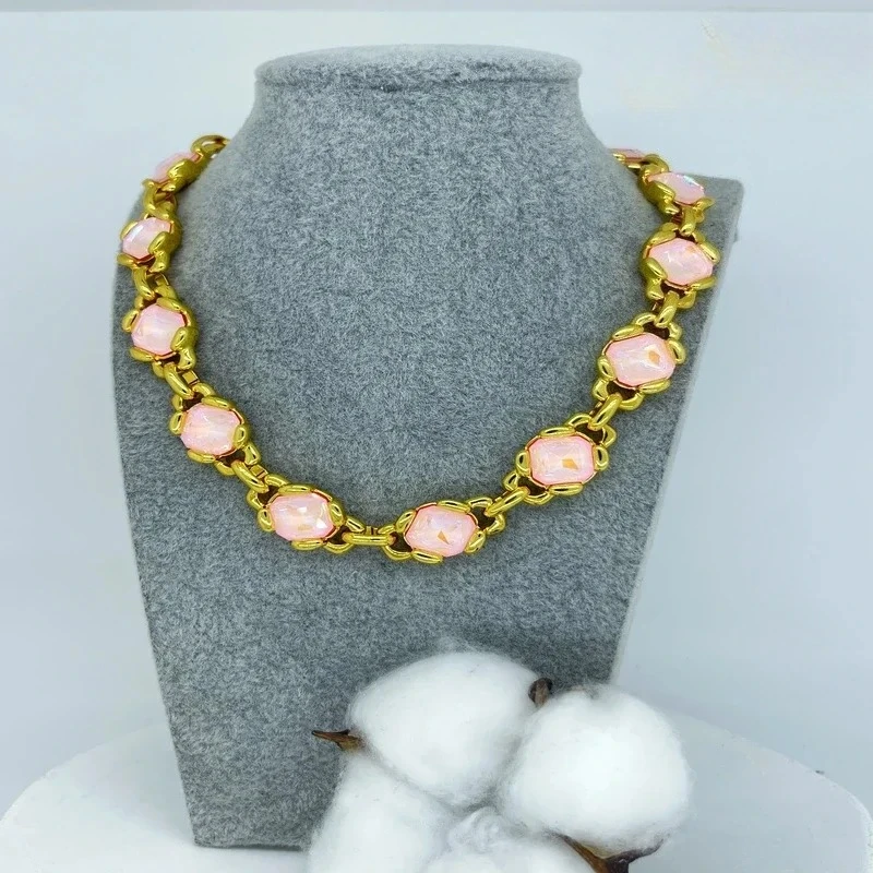 

Sparkling and Noble Palace Style Quadrilateral Pink Crystal Necklace Women's Accessories Decorations Banquet Gifts