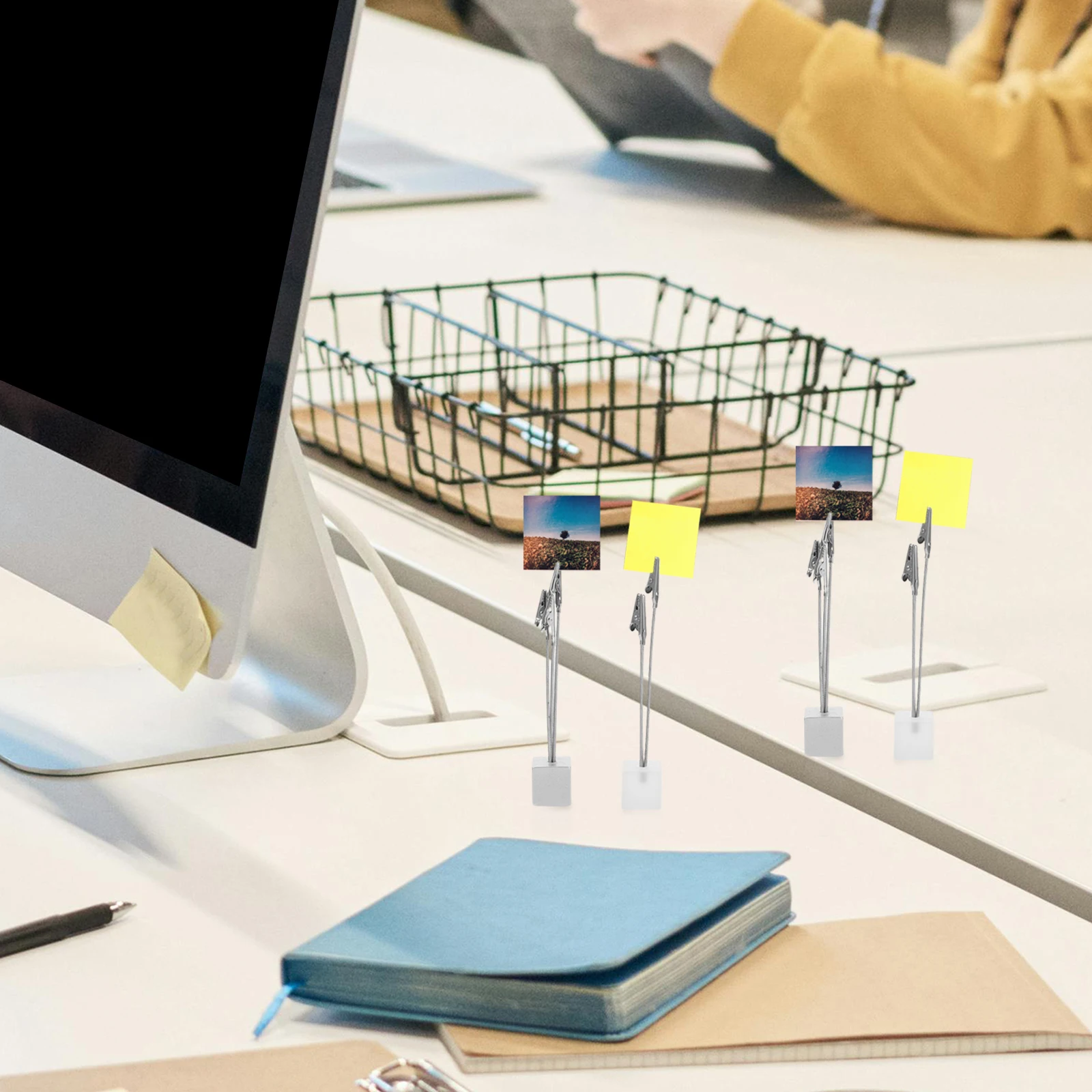 

4Pcs Memo Clip Photo Holder Cube Base Table Number Holder Wedding Place Card Stand Decor Table Number Holders Photo Clip Stand