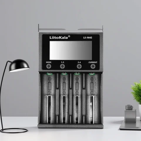 LiitoKala Lii-M4S 18650 caricabatteria multifunzione LCD per 3.7V 1.2V 26650 21700 14500 18350 17500 AA AAA A C e altro