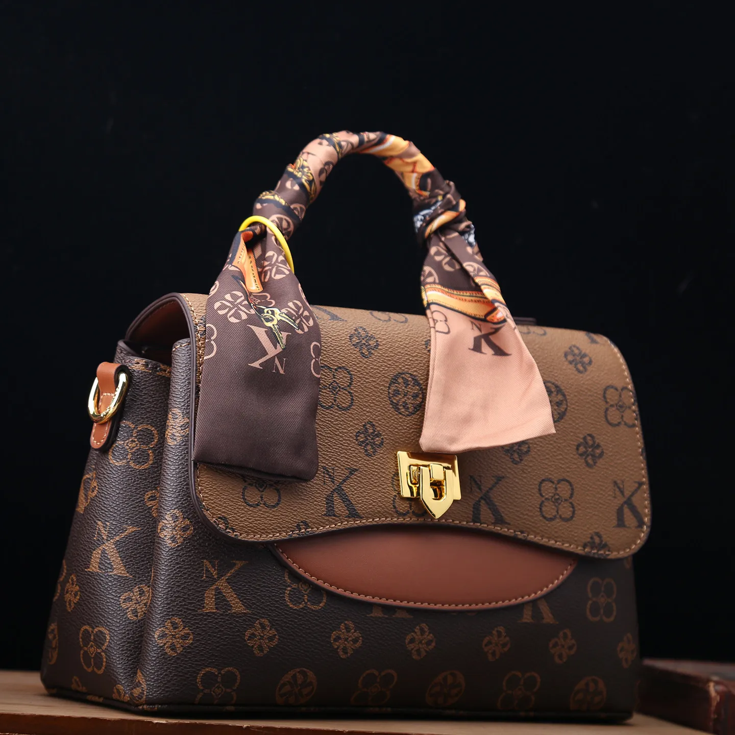 

Luxury Casual Leather Diaper Bag Women's Large Capacity Designer Tote Minimalist Elegant Vintage Classic Fashionable Bag