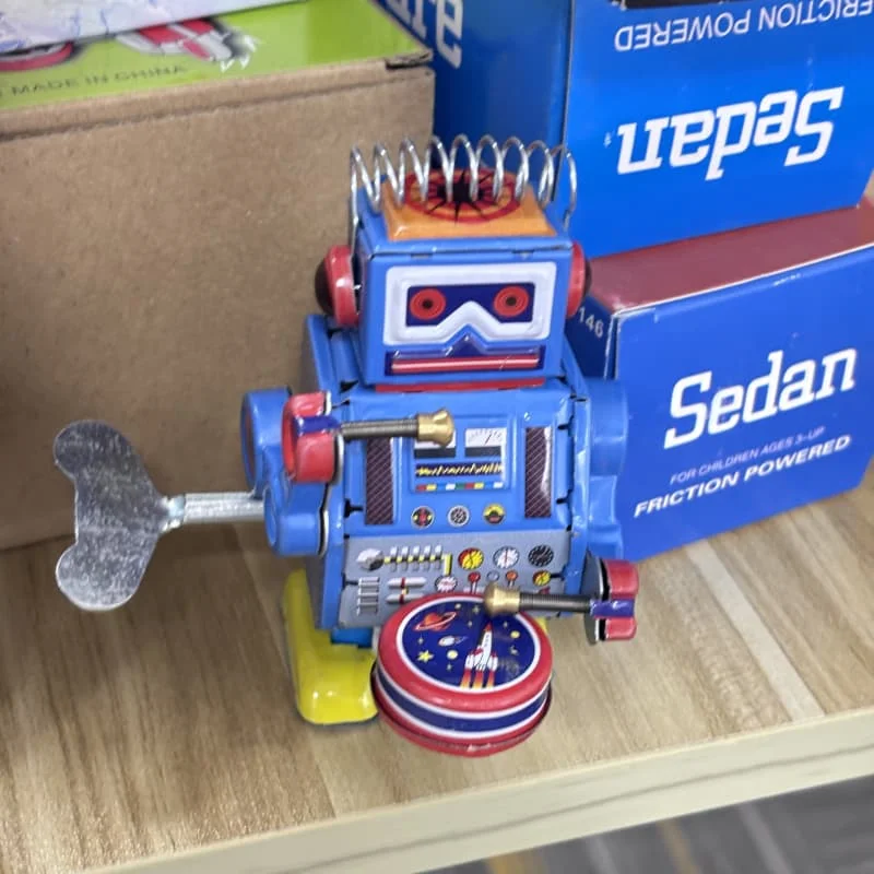 

Wind Up Toy Classic Collection Retro Clockwork Metal Walking Tin Band Drummer Robot Toy Mechanical Toys Kids Christmas Gift