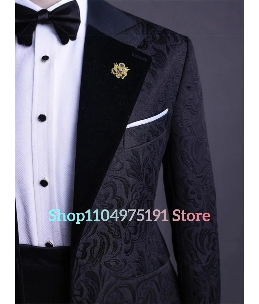 طقم بدلة سهرة جاكار سوداء رشيقة للرجال مع طية صدر مخملية - حفل رسمي. بدلة زفاف ضيقة (سترة + صدرية + بنطلون)