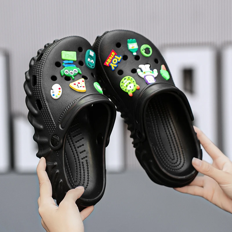 

Тапочки с героями мультфильмов «сделай сам», обувь с дырочками, мужская и женская садовая обувь, легкая пляжная обувь, домашние и уличные сандалии нейтрального цвета с героями мультфильмов