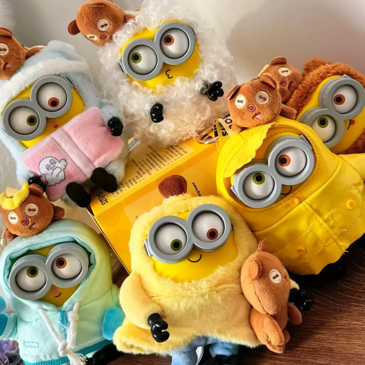 52TOYS Minions: Niedliche Plüschpuppen in Überraschungsbox, Vielseitiger Schlüsselanhänger, Dekoration für Rucksack und Tasche, Weiches Spielzeug, Geschenke – Detail 3