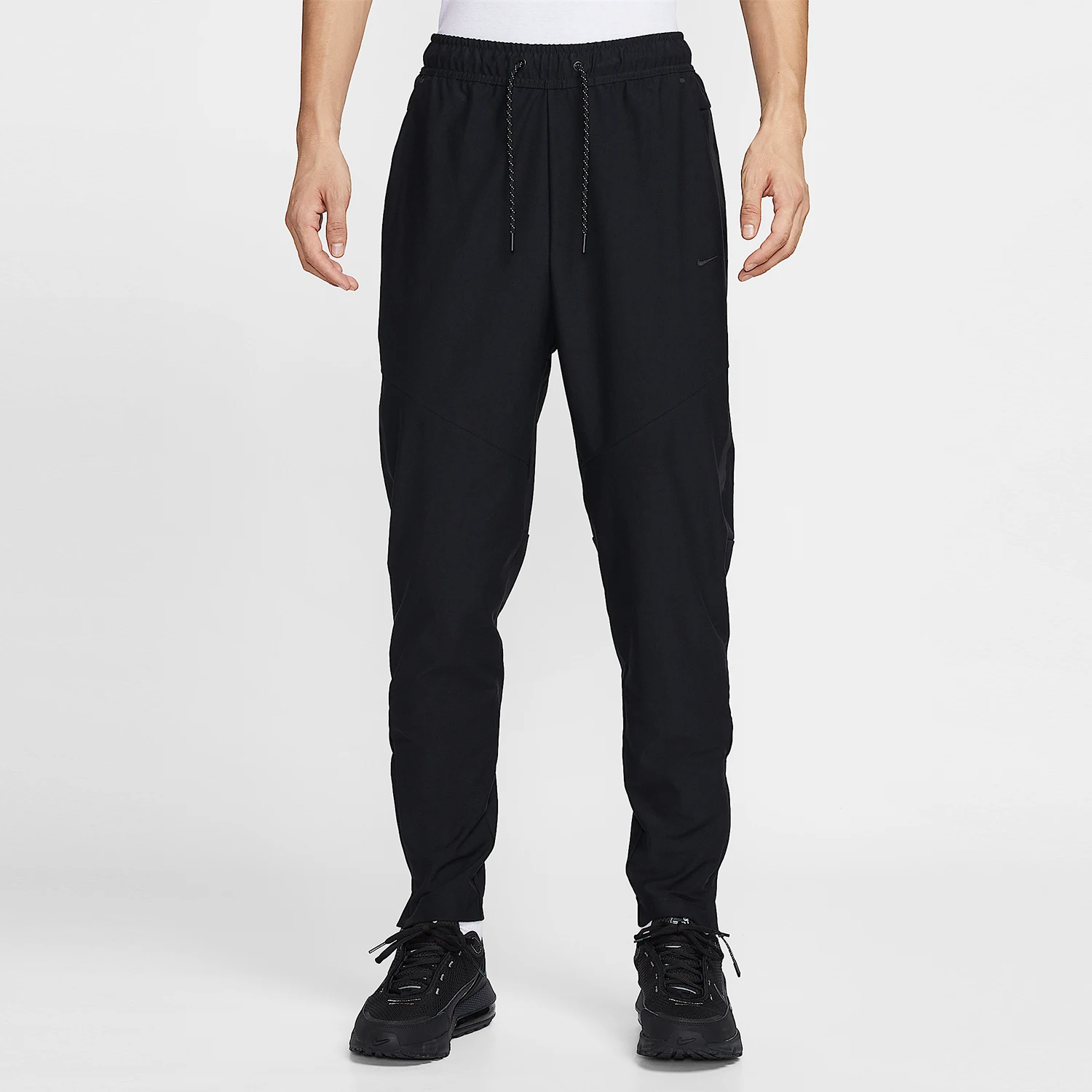 

Оригинальные мужские спортивные брюки Nike с вышивкой и манжетами, коллекция Весна 2026, модель IF1405-010