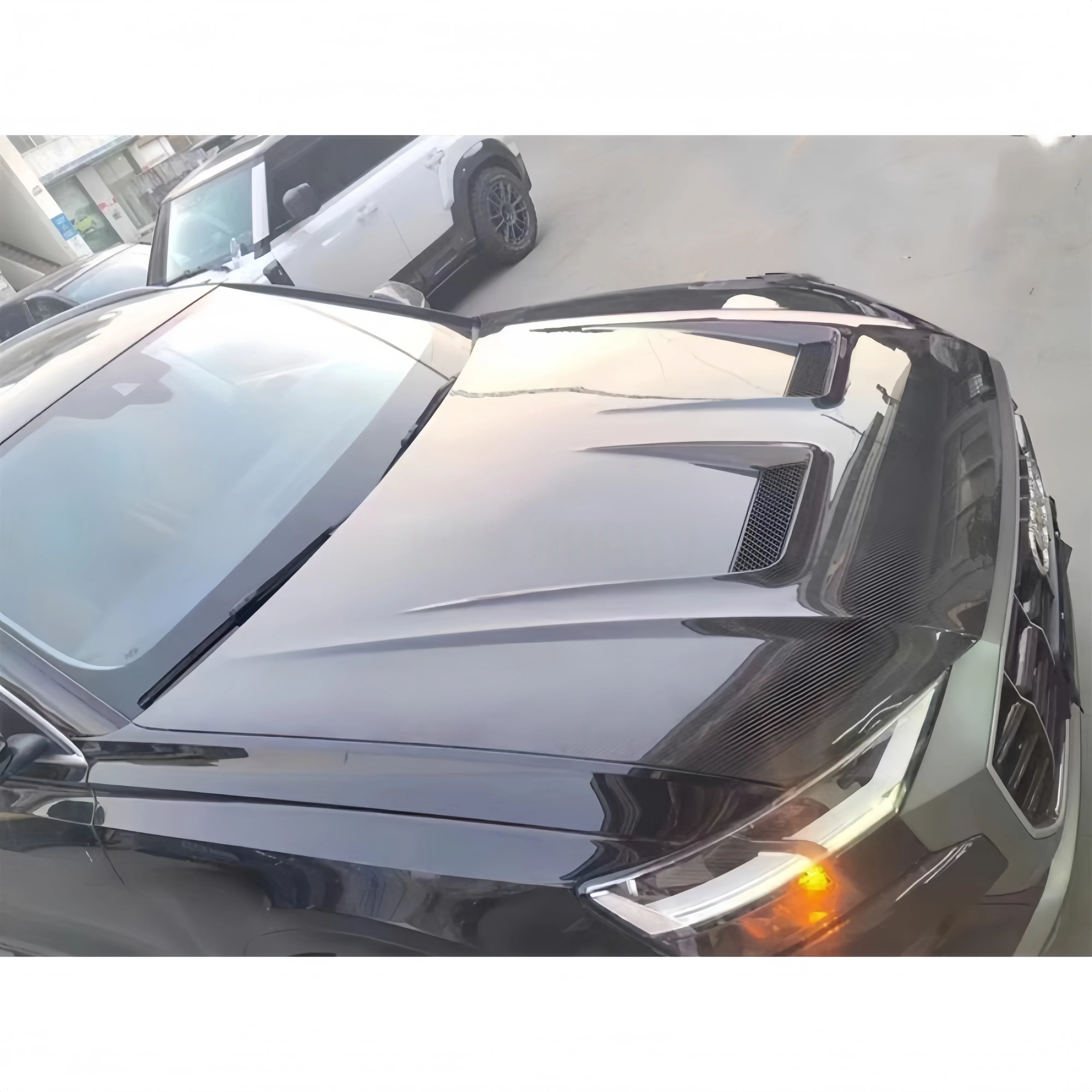 

The Upgraded and Modified High-quality Dry Carbon Fiber Engine Hood of the 2019-2024 Audi Q8 Perfectly Fits the Body Components