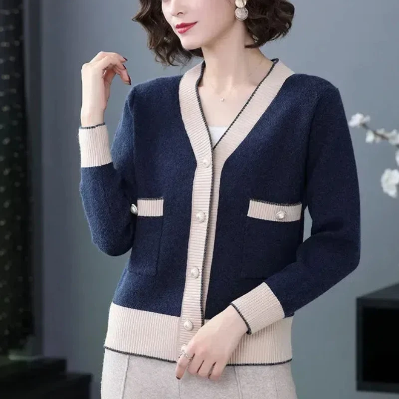 Autumn and Winter Fashion Retro Women\'s Loose Sweater All-match Spliced Contrast Color Button Pocket Knitted Cardigan Coats Tops