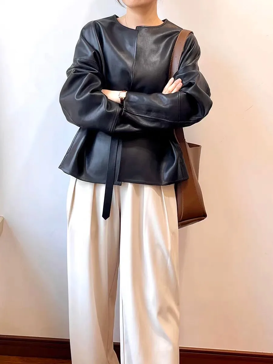 Giacca in pelle stile donna 2025 Elegante vestibilità slim senza bottoni Cappotto corto con maniche a pipistrello con cintura Nero Jaqueta Couro