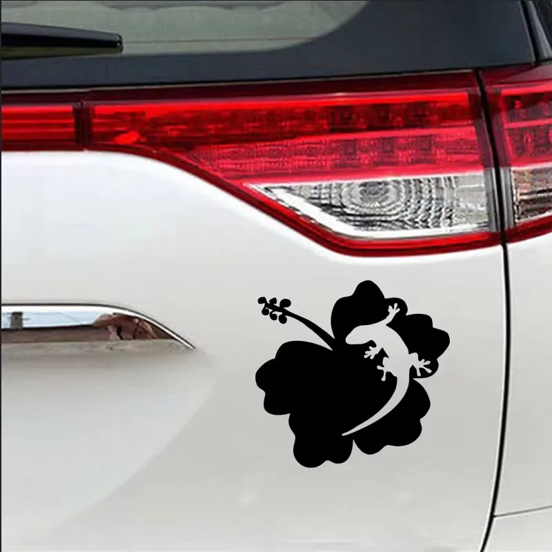 15 * 14.5 cm cute gecko pattern design on camellia, car window bumper, motorcycle accessories decoration, vinyl car sticker
