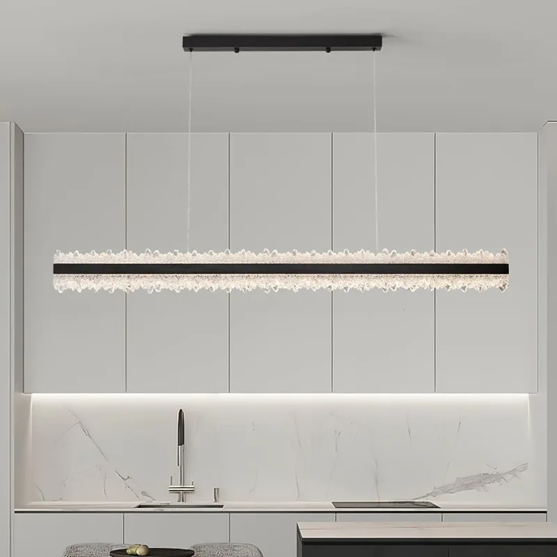 مطعم جو فاخر خفيف، ثريا بساطة إيطالية، شريط نورديك بكلمة واحدة، شريط راقي، طاولة طعام