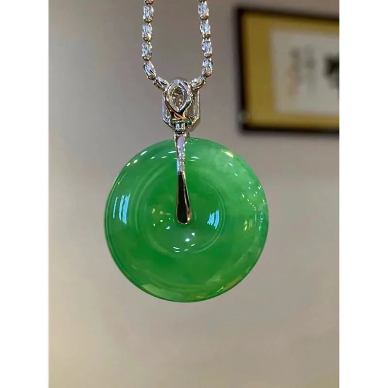 Real shot of natural Burmese jadeite A-grade bright green peace pendant, genuine product