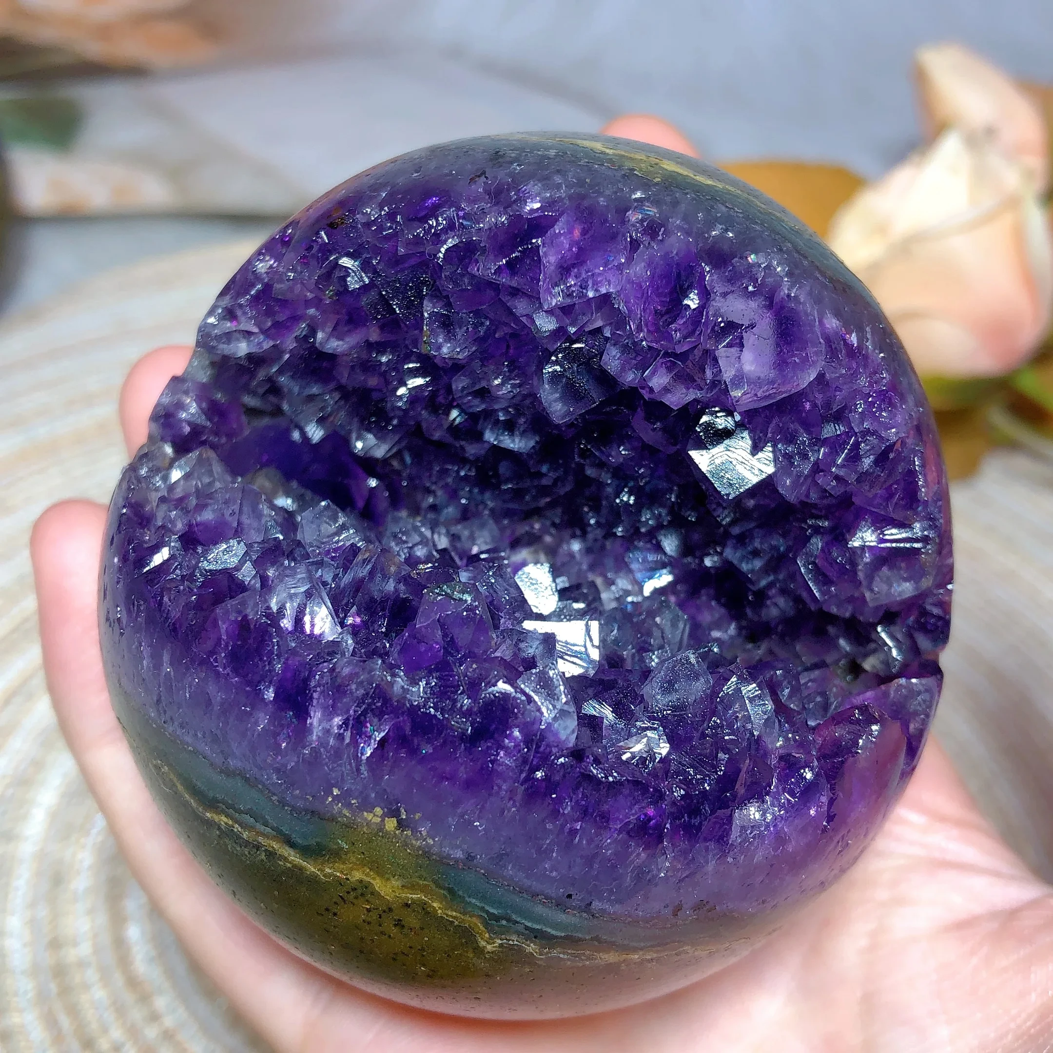 

Natural Amethyst Cluster Geode Ball Rare Polished Crystals Energy Healing Garden Decorations Ornament Room Gift Halloween