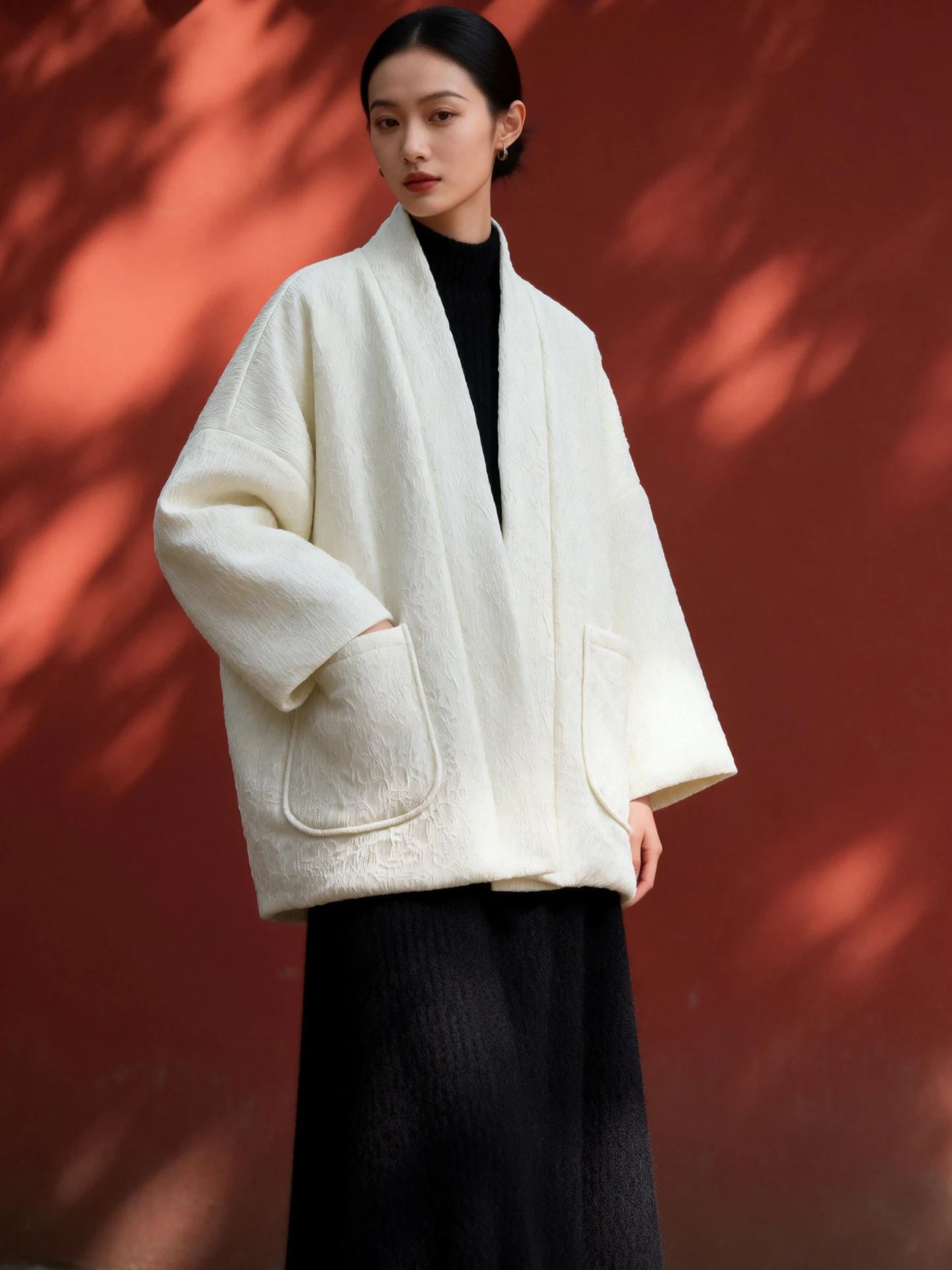 

Зимняя новинка: китайское белое вышитое хлопковое пальто-ханфу средней длины, свободного кроя, в стиле ретро, с V-образным вырезом