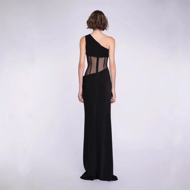 New slanted shoulder black sexy long party dress, women's transparent mesh strip, wearing fishbone pleated dress