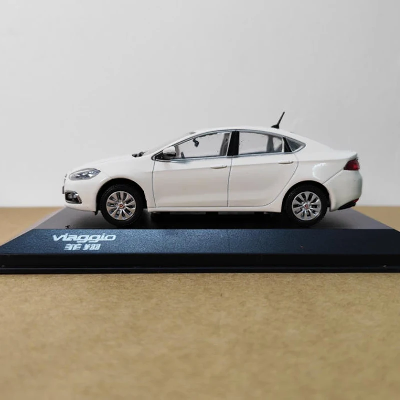 

Оригинальная модель автомобиля из сплава FIAT Viaggio 1:43, классический сувенирный подарок для взрослых, статический дисплей