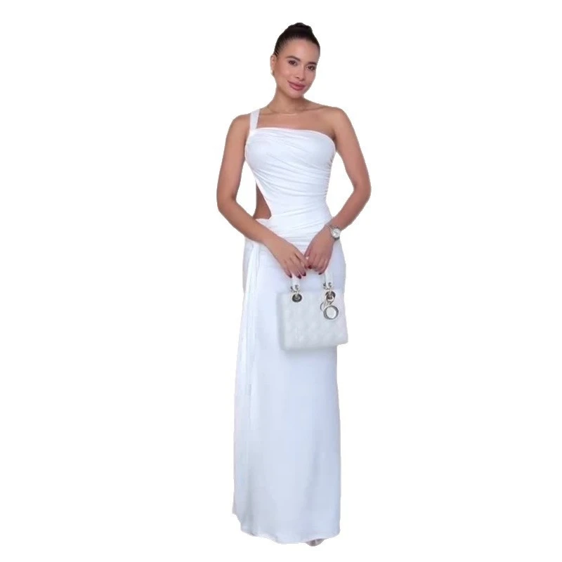 فستان نسائي صيفي أبيض ميدي رقبة غير متماثلة وخصر مقصوص بدون ظهر بقصة ضيقة موضة أنيقة 2025 وصول جديد