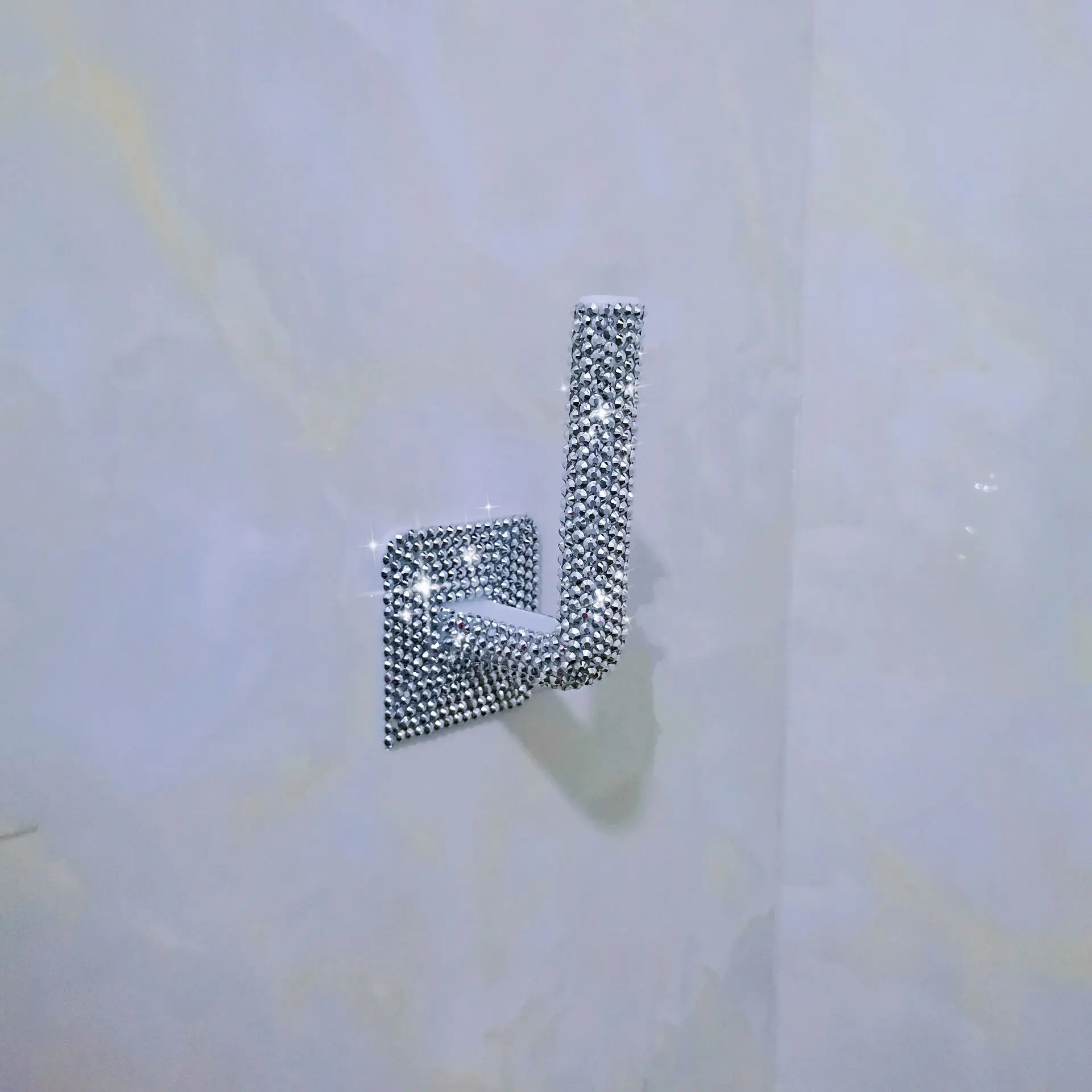 

2PCS Bling Rhinestone Sparkling Double-Sided Adhesive Wall Hooks Hanger Strong Transparent Hooks Suction Cup Sucker Wall Storage