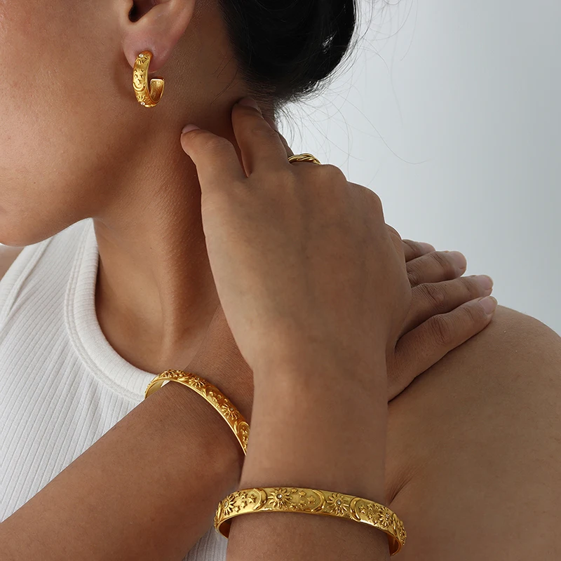 New French Palace Style Stainless Steel Gold Plated Bracelet Elegant Women Earring Vintage Wedding Jewelry Set Wholesale