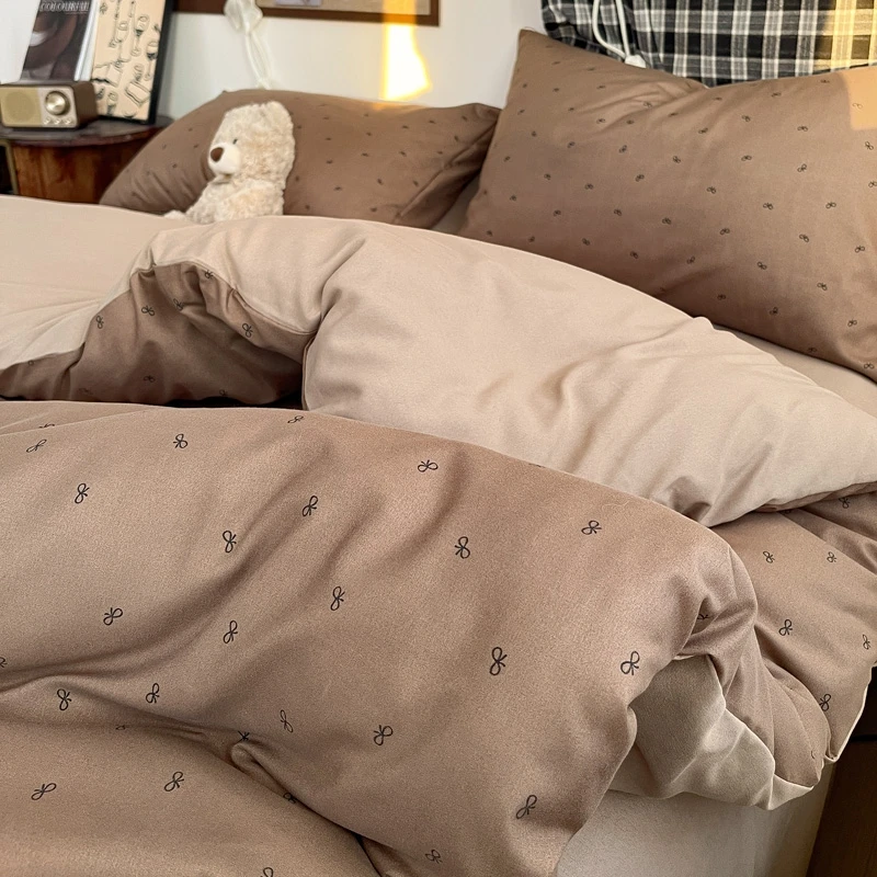 Three-piece striped checkered down quilt set, including a down quilt cover and a pair of pillowcases (without filling), suitable