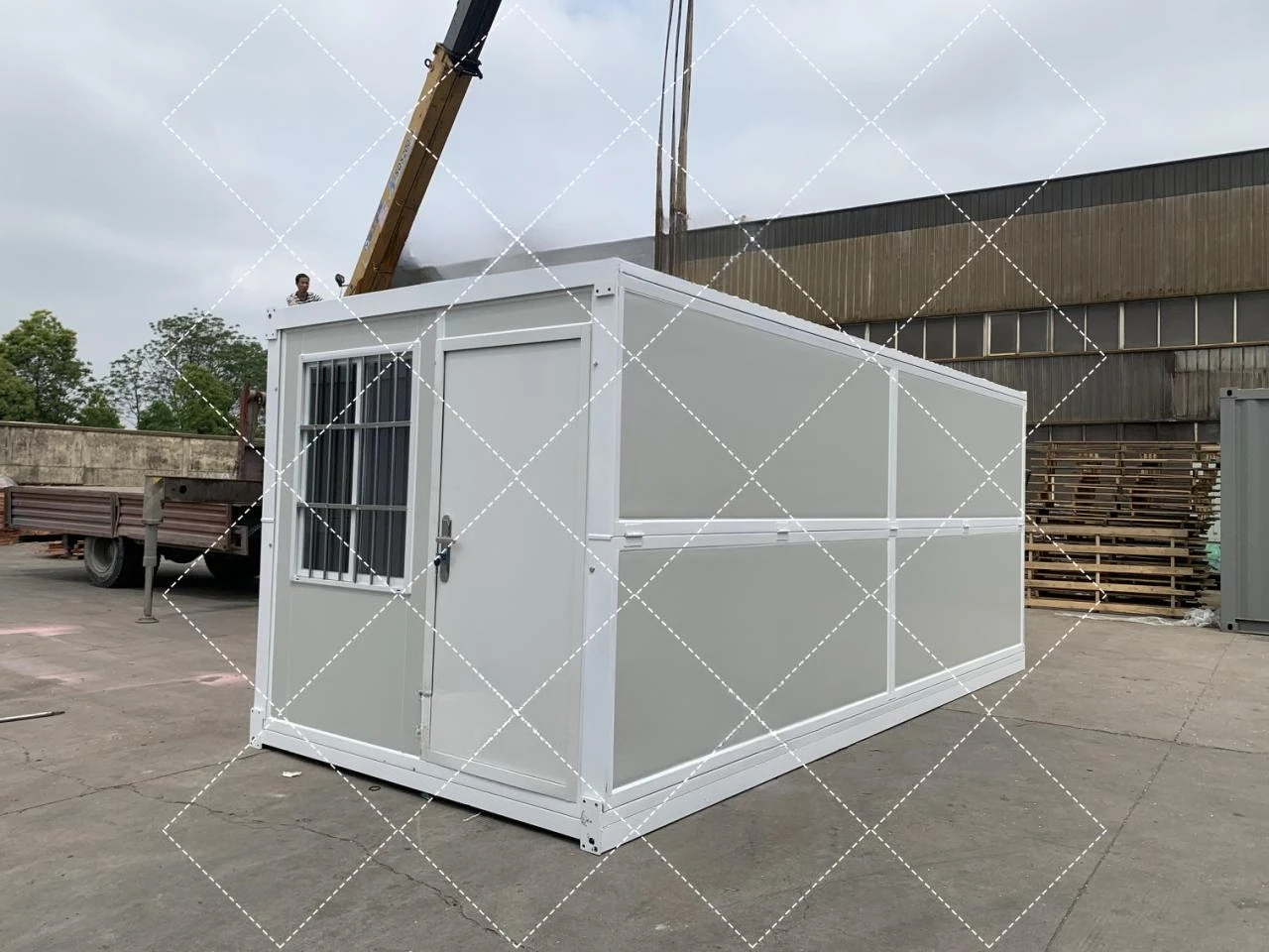 Folding Mobile House, Made of A-grade Fireproof Insulation Rock Wool Board Material, Used for Temporary Residence