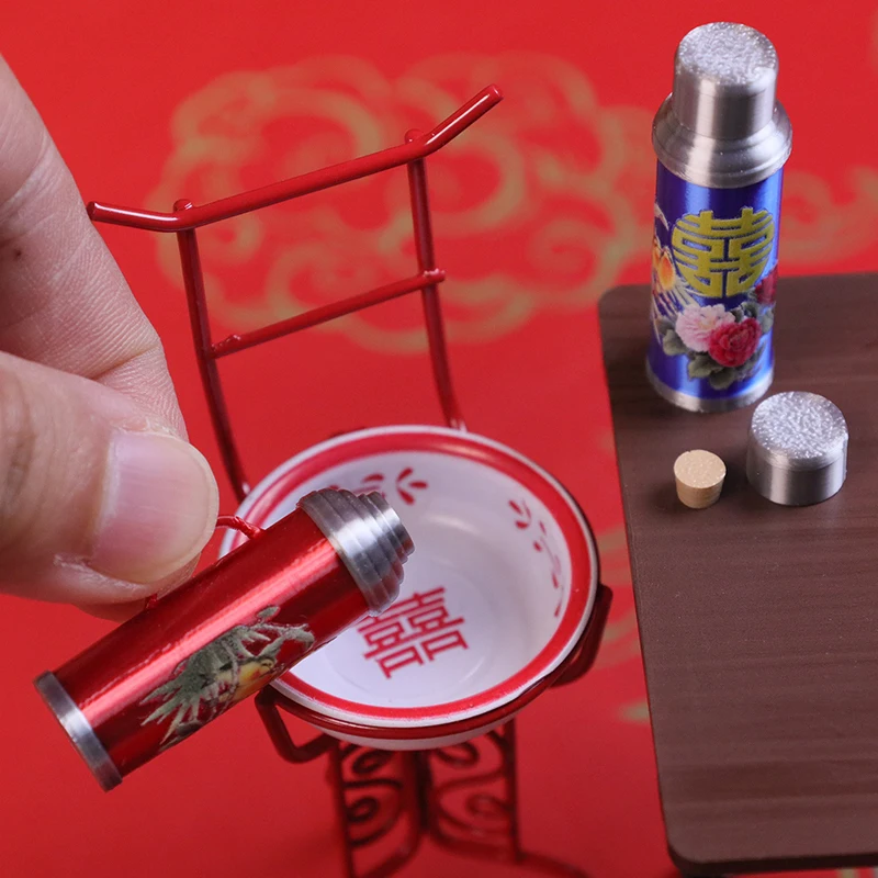 1Pc 1/12 Dollhouse Warm Water Bottle Mini Chinese Nostalgic Scene Thermos Model Ornament Toy Doll House Decor Accessories（Random