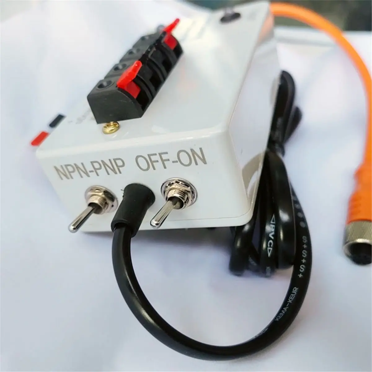 mega-promotion-618-testeur-de-capteurs-photoelectriques-et-de-proximite-compatible-dc-ac-npn-pnp-2-fils-3-fils-m12-24vdc-220v