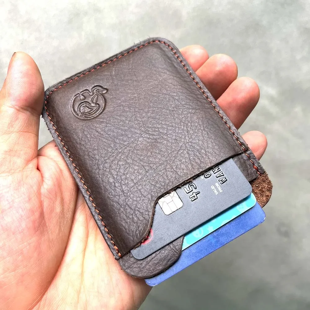 Schlankes Kartenetui aus Leder mit Vordertasche (9,8 x 7 cm) mit 2 Kartenfächern – minimalistisches Kartenetui aus echtem Leder für Karten – Detail 4