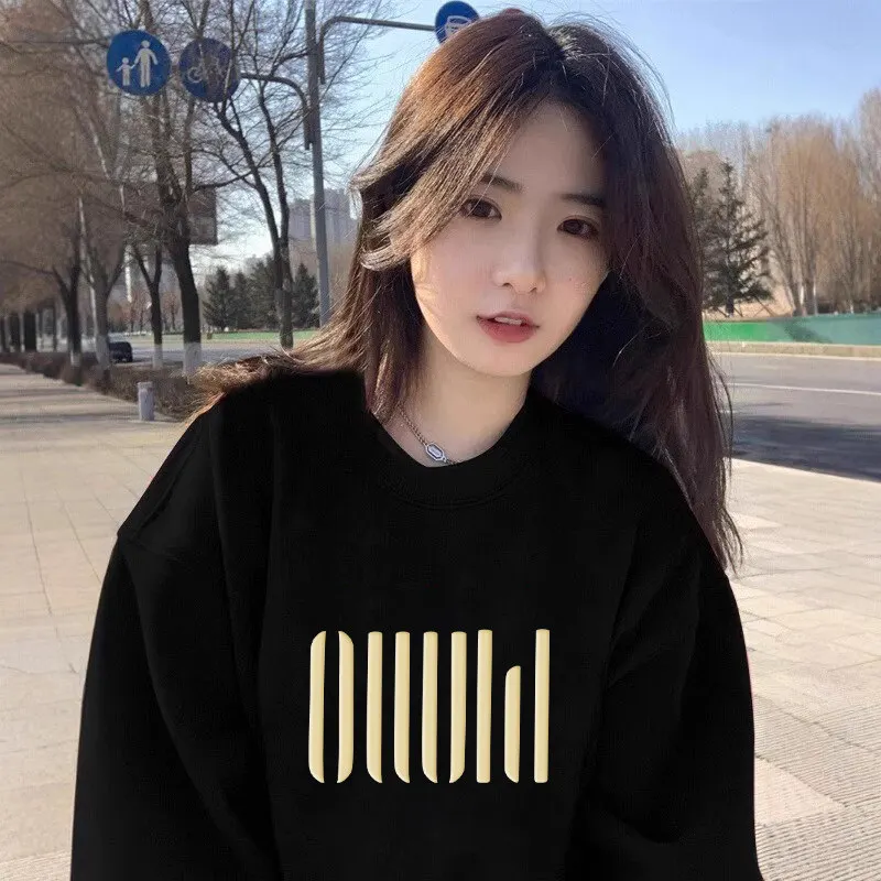 Yellow Vertical Stripe Printed Hoodie for Women, Round Neck Loose Casual Fashion Long Sleeved Top, Daily Street Style