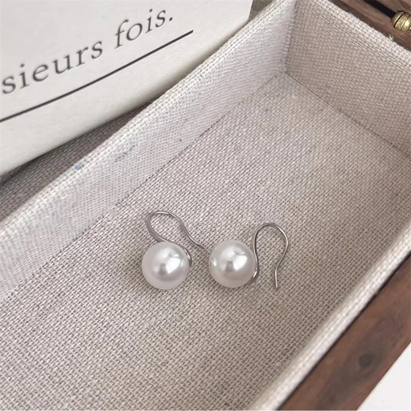 1Pair White Pearl Stud Earrings for Women Exquisite Sweet Elegant Party Jewelry Wedding Gifts e1158