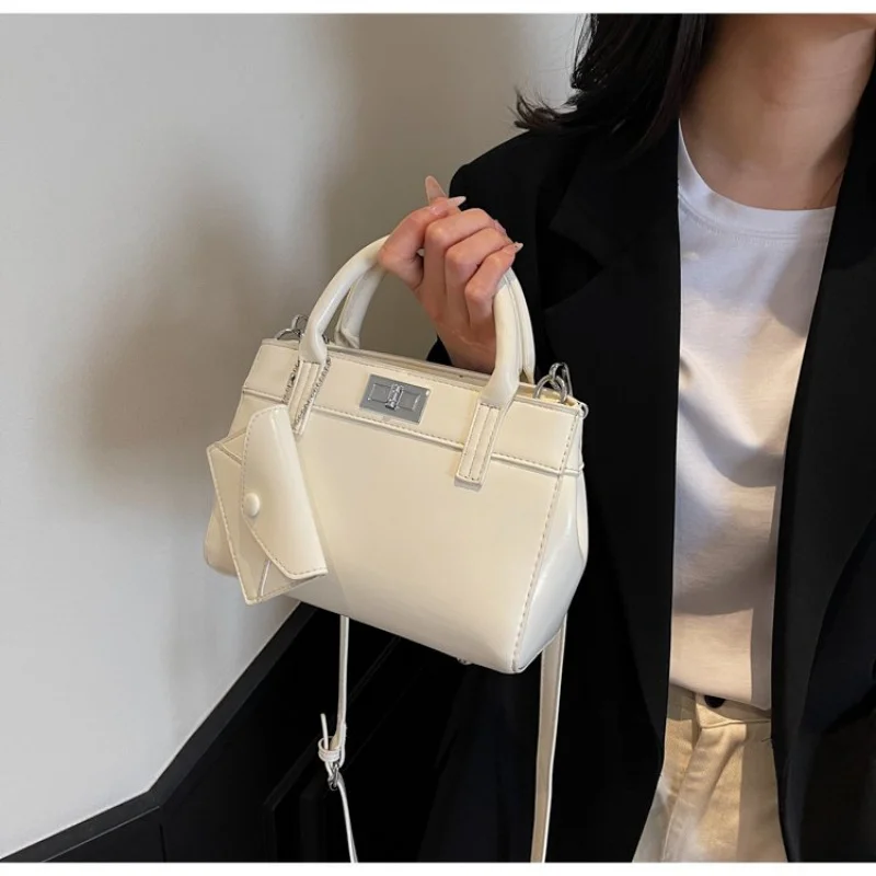 

Fashionable Luxury Brand Leather Women's Handbag Elegant Classic Delicate Craft Trendy Commuter Vintage Bag​