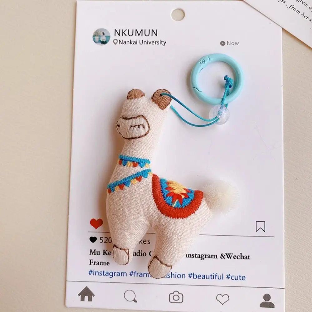 New Cute Design Car Keychain Kawaii Mini Size Giraffe Pendant Simple Style Charming Bag Pendant