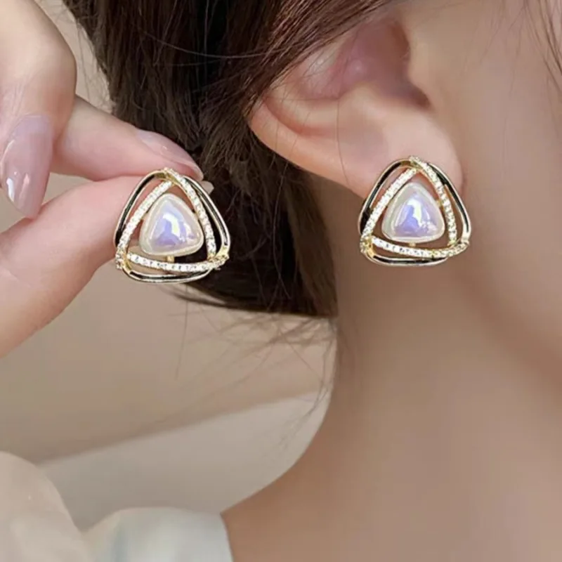 Hyperbole Triangle Imitation Pearl Crystal Black Enamel Stud Earring for Woman New Geometric Sweet Brincos Jewelry Orejeras Gift